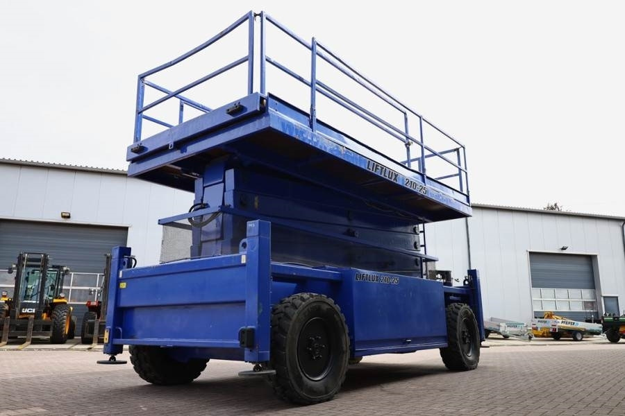 Liftlux SL210-25 D4WD S/P Diesel, Hydraulic Deck Extension - Scissor lift: picture 2 Liftlux SL210-25 D4WD S/P Diesel, Hydraulic Deck Extension - Scissor lift: picture 2