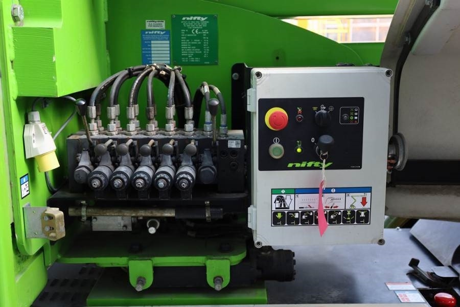 Niftylift HR15N Hybrid MK3 Hybrid, 4x2 Drive, 15.5m Working - Articulated boom: picture 4 Niftylift HR15N Hybrid MK3 Hybrid, 4x2 Drive, 15.5m Working - Articulated boom: picture 4