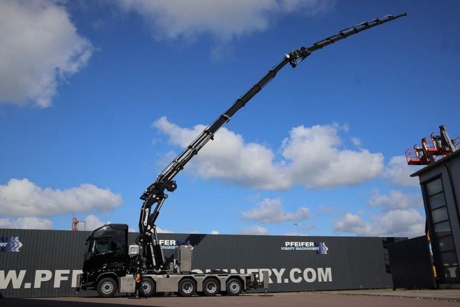 Volvo FH16 10x4 With Cormach 150tm Crane Valid inspectio - All terrain crane: picture 3 Volvo FH16 10x4 With Cormach 150tm Crane Valid inspectio - All terrain crane: picture 3