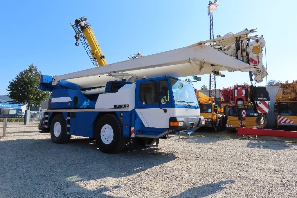 Liebherr LTM 1040-2.1 - All terrain crane: picture 2 Liebherr LTM 1040-2.1 - All terrain crane: picture 2