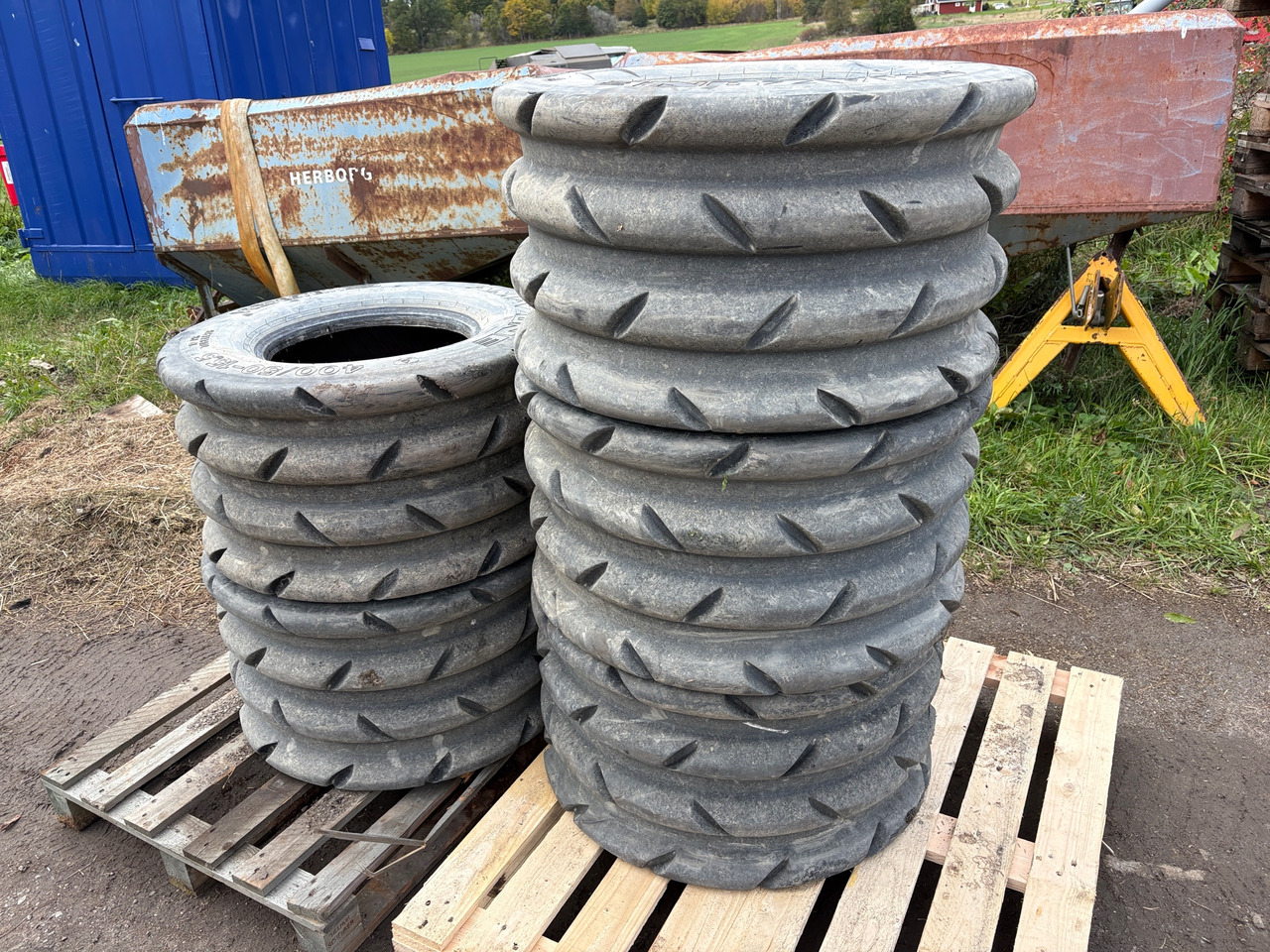 Amazone 400/50-15.5 - Tire for Agricultural machinery: picture 1 Amazone 400/50-15.5 - Tire for Agricultural machinery: picture 1
