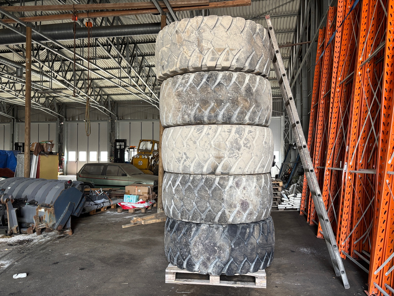 Bridgestone - Tire for Construction machinery: picture 1 Bridgestone - Tire for Construction machinery: picture 1