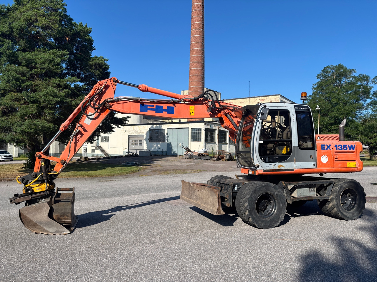 Fiat-Hitachi EX 135W - Excavator: picture 1 Fiat-Hitachi EX 135W - Excavator: picture 1