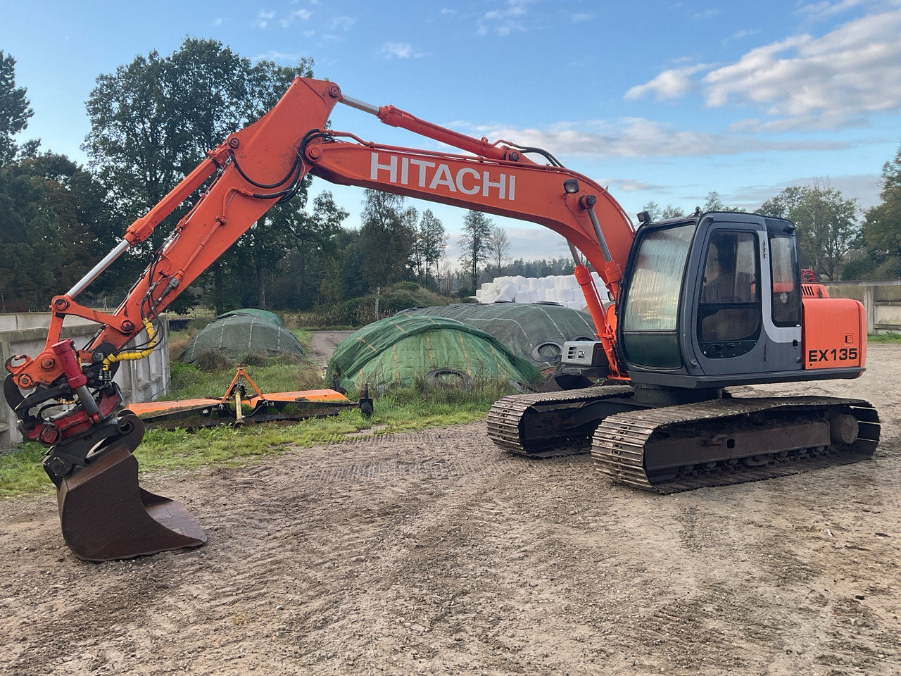 Hitachi EX135 - Excavator: picture 1 Hitachi EX135 - Excavator: picture 1