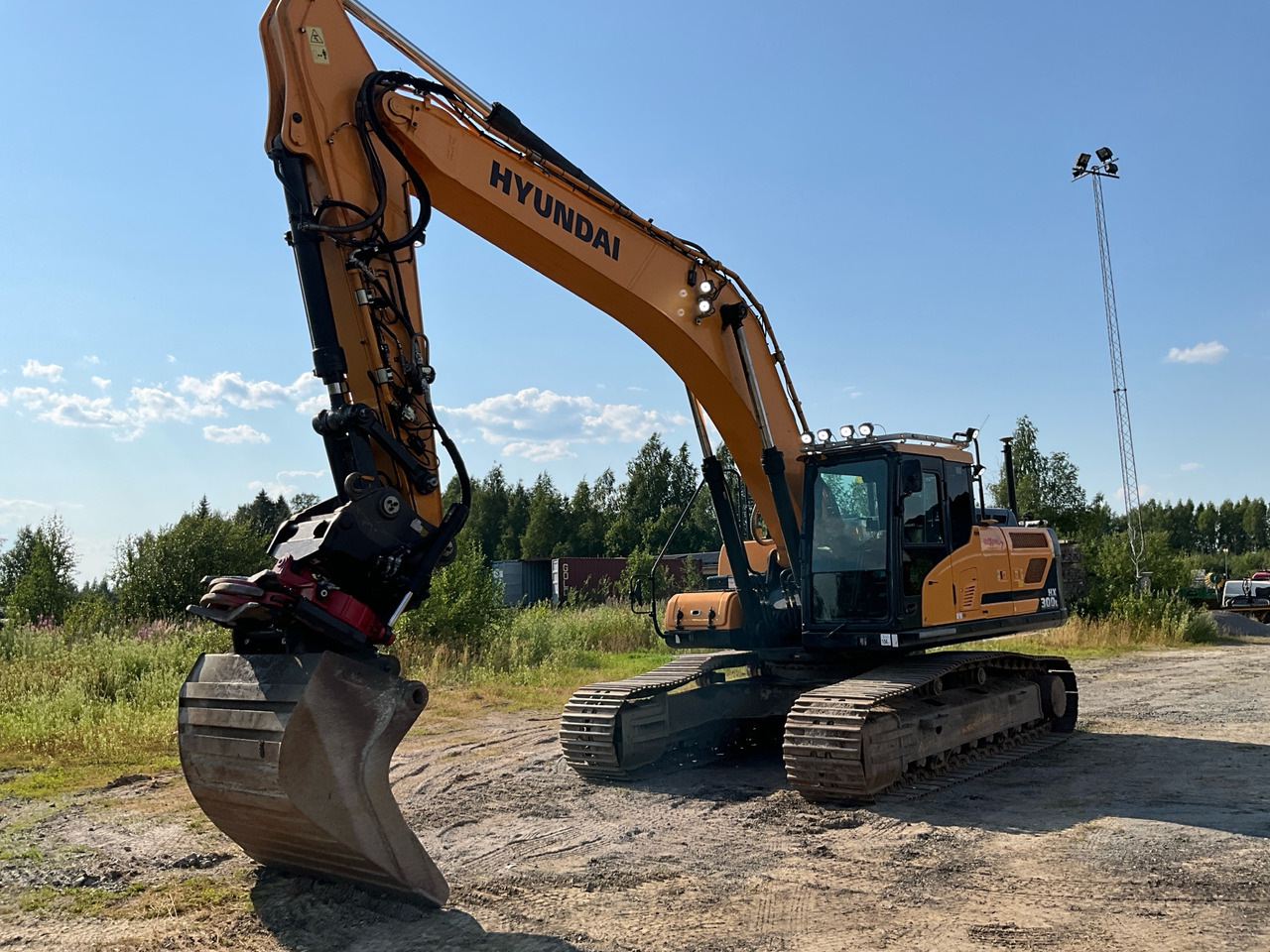 Hyundai HX300 L - Excavator: picture 1 Hyundai HX300 L - Excavator: picture 1