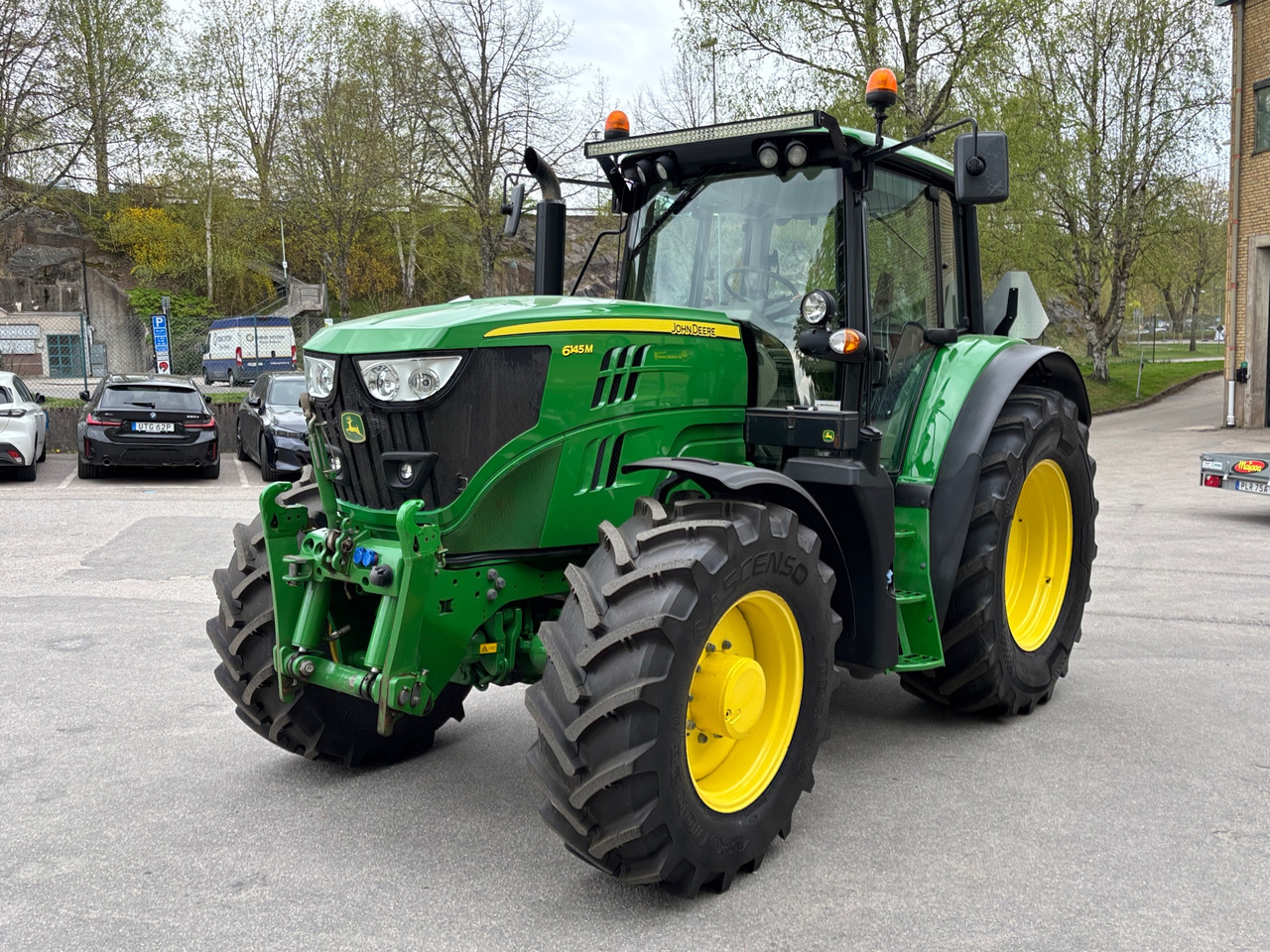 John Deere 6145M - Farm tractor: picture 1 John Deere 6145M - Farm tractor: picture 1