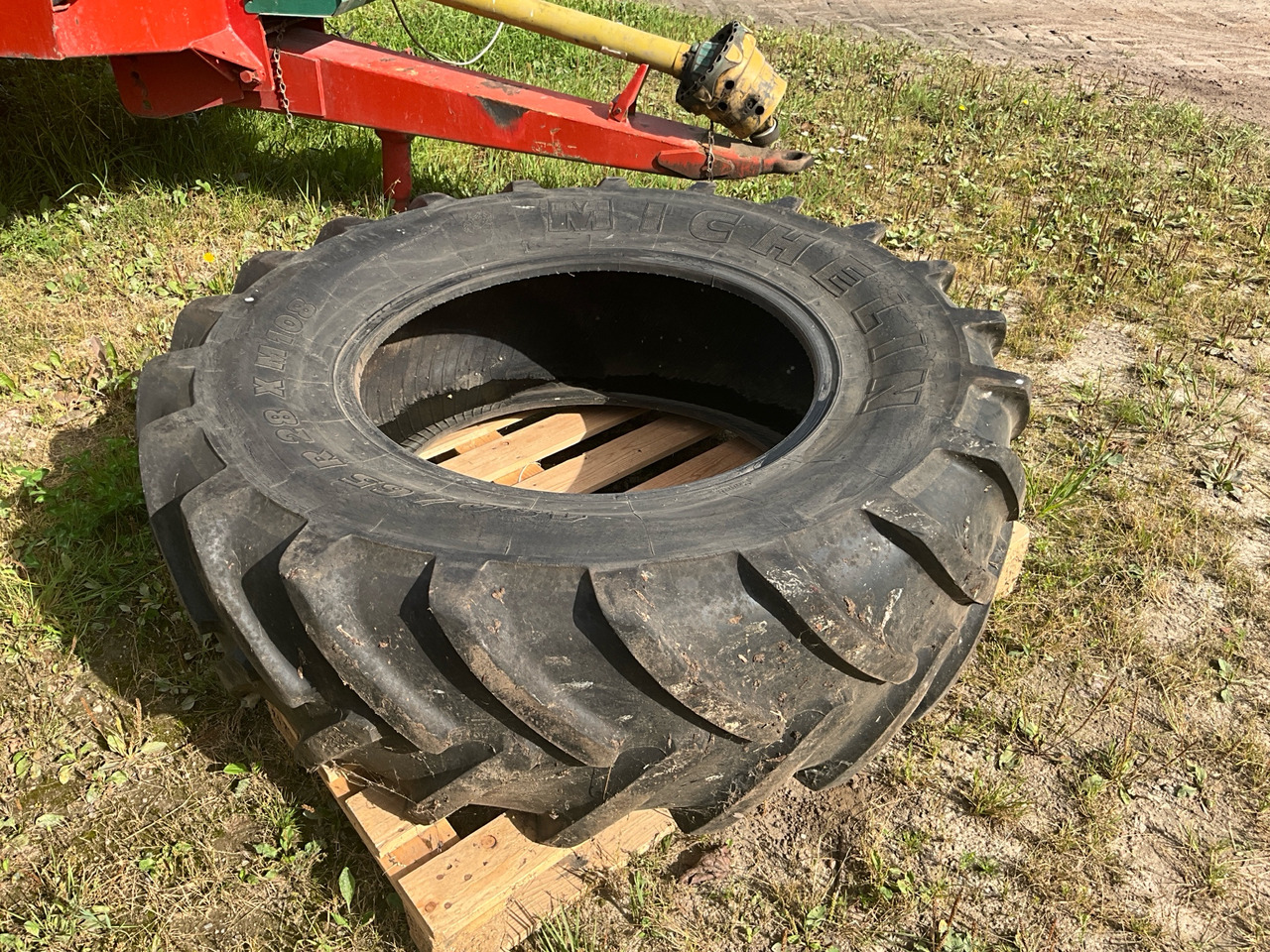 Michelin 480 / 65 R28 - Tire for Agricultural machinery: picture 1 Michelin 480 / 65 R28 - Tire for Agricultural machinery: picture 1