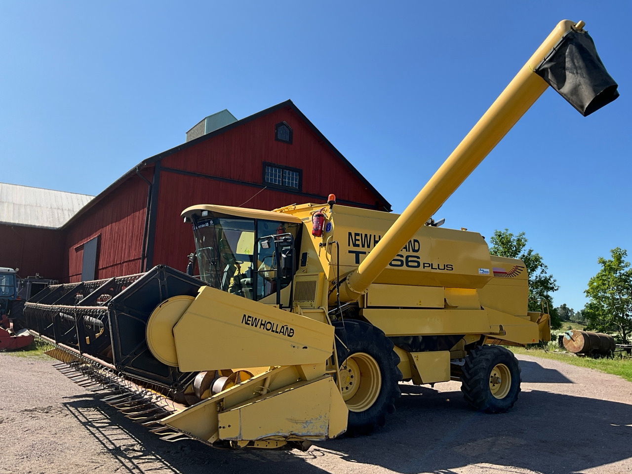 New Holland TX66 Plus - Combine harvester: picture 1 New Holland TX66 Plus - Combine harvester: picture 1