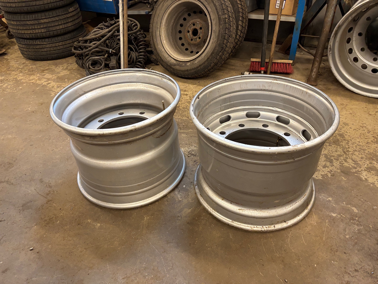 SRW 19,5x14 - Rim for Truck: picture 1 SRW 19,5x14 - Rim for Truck: picture 1