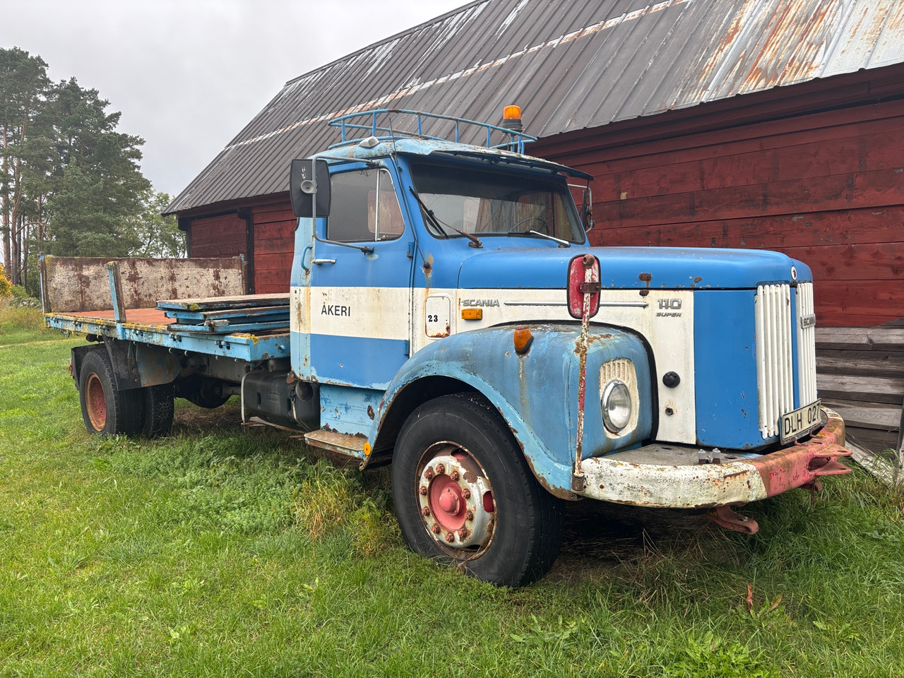 Scania 110 - Dropside/ Flatbed truck: picture 1 Scania 110 - Dropside/ Flatbed truck: picture 1