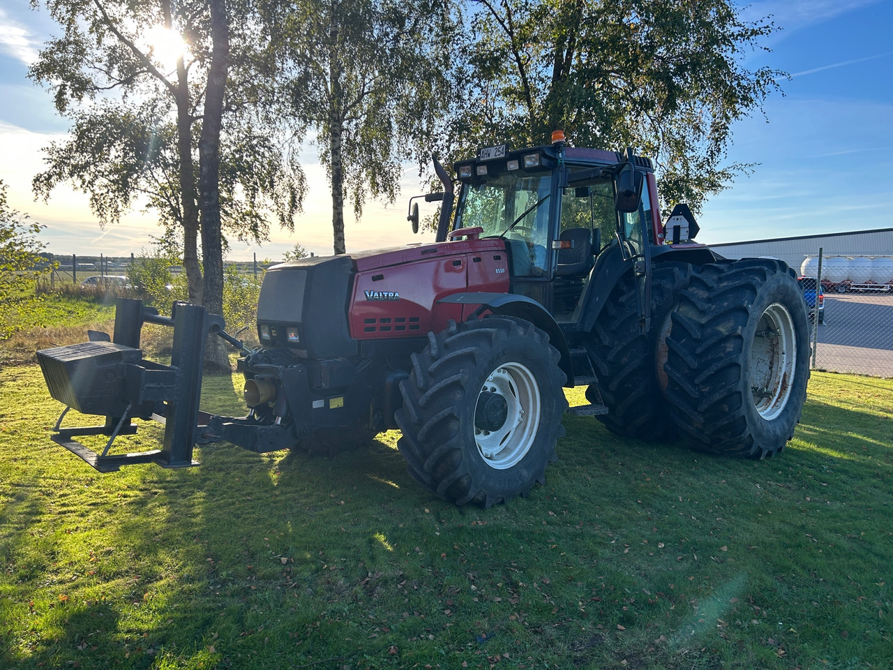 Valtra 8550 HiTech - Farm tractor: picture 1 Valtra 8550 HiTech - Farm tractor: picture 1