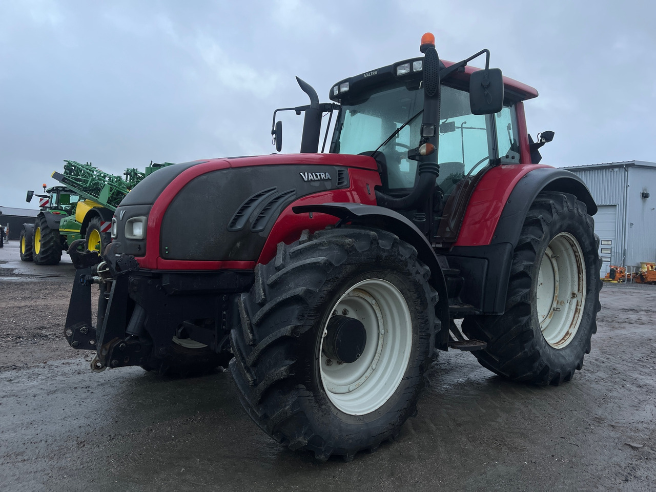Valtra T 202 - Farm tractor: picture 1 Valtra T 202 - Farm tractor: picture 1