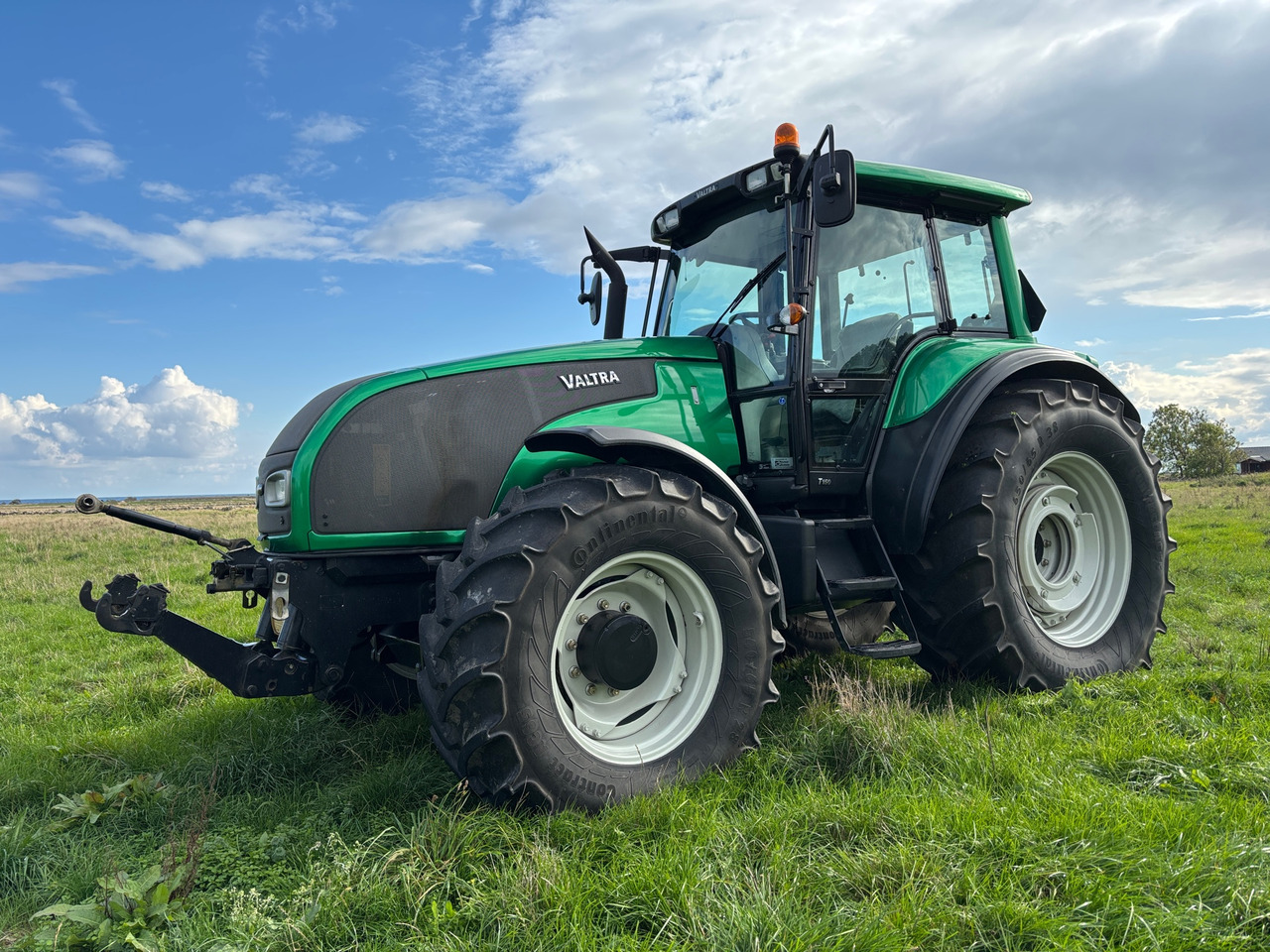 Valtra T150 - Farm tractor: picture 1 Valtra T150 - Farm tractor: picture 1
