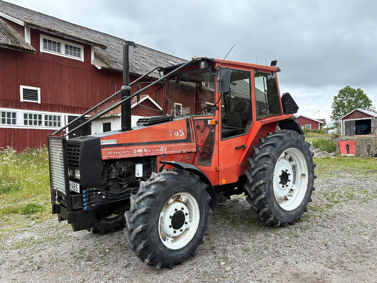 Volvo BM Valmet 705 - Farm tractor: picture 1 Volvo BM Valmet 705 - Farm tractor: picture 1