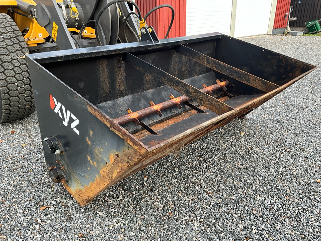 Xyz 2000mm - Sand/ Salt spreader: picture 1 Xyz 2000mm - Sand/ Salt spreader: picture 1