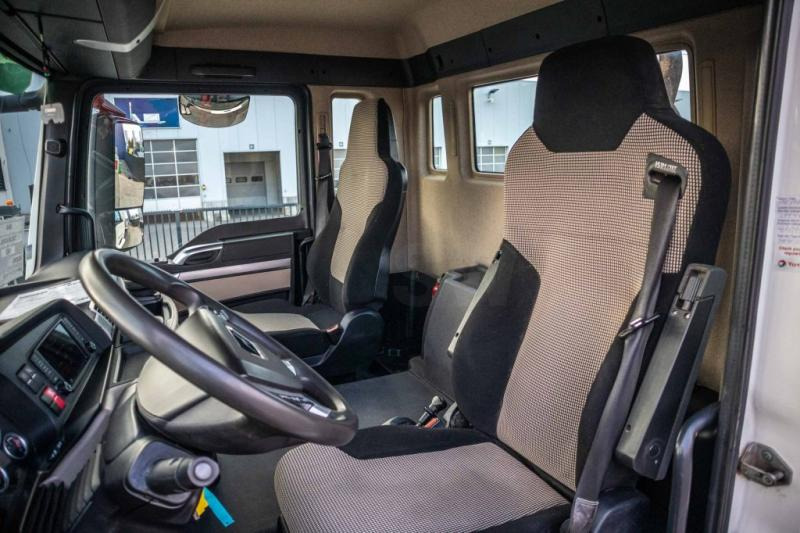 Interior photo 1: Hook lift truck MAN TGS 26.430-6x2-4 BL (New Tires)