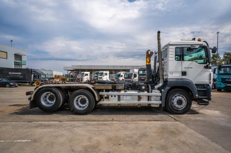 MAN TGS 28.360 BL+INTARDER+10 Pneus/tires - Hook lift truck: picture 3 MAN TGS 28.360 BL+INTARDER+10 Pneus/tires - Hook lift truck: picture 3