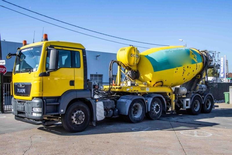 Mol MOL-BETON MIXER/MALAXEUR/MISCHER 10M3 - Concrete mixer semi-trailer: picture 1 Mol MOL-BETON MIXER/MALAXEUR/MISCHER 10M3 - Concrete mixer semi-trailer: picture 1