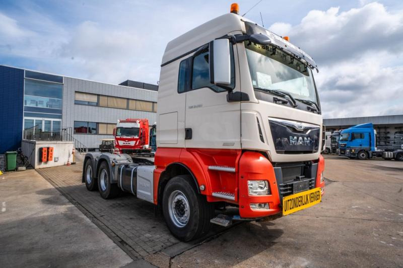 MAN TGX 33.560 XLX BLS+BIG AXLES+INTARDER - Tractor unit: picture 2 MAN TGX 33.560 XLX BLS+BIG AXLES+INTARDER - Tractor unit: picture 2