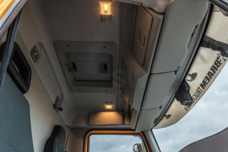 Curtainsider truck, Crane truck Volvo FL 210+PK 7001 K - 6340 Km's: picture 9 Curtainsider truck, Crane truck Volvo FL 210+PK 7001 K - 6340 Km's: picture 9