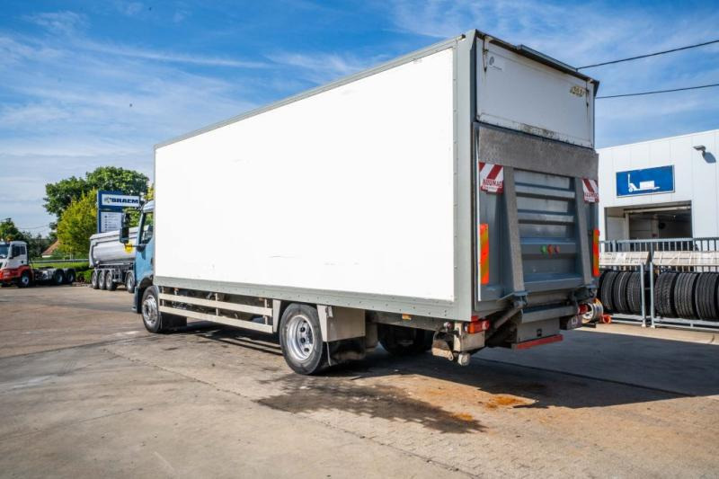 Volvo FL 240 (18t) + DHOLLANDIA 1.5T - Box truck: picture 3 Volvo FL 240 (18t) + DHOLLANDIA 1.5T - Box truck: picture 3