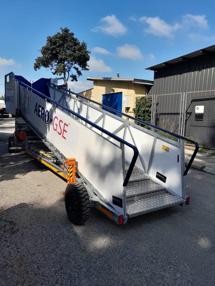 AERO-GSE stairs Towable stairs with the pedestrian movement ( 2,4-3,8m) - Passenger stairs: picture 2 AERO-GSE stairs Towable stairs with the pedestrian movement ( 2,4-3,8m) - Passenger stairs: picture 2