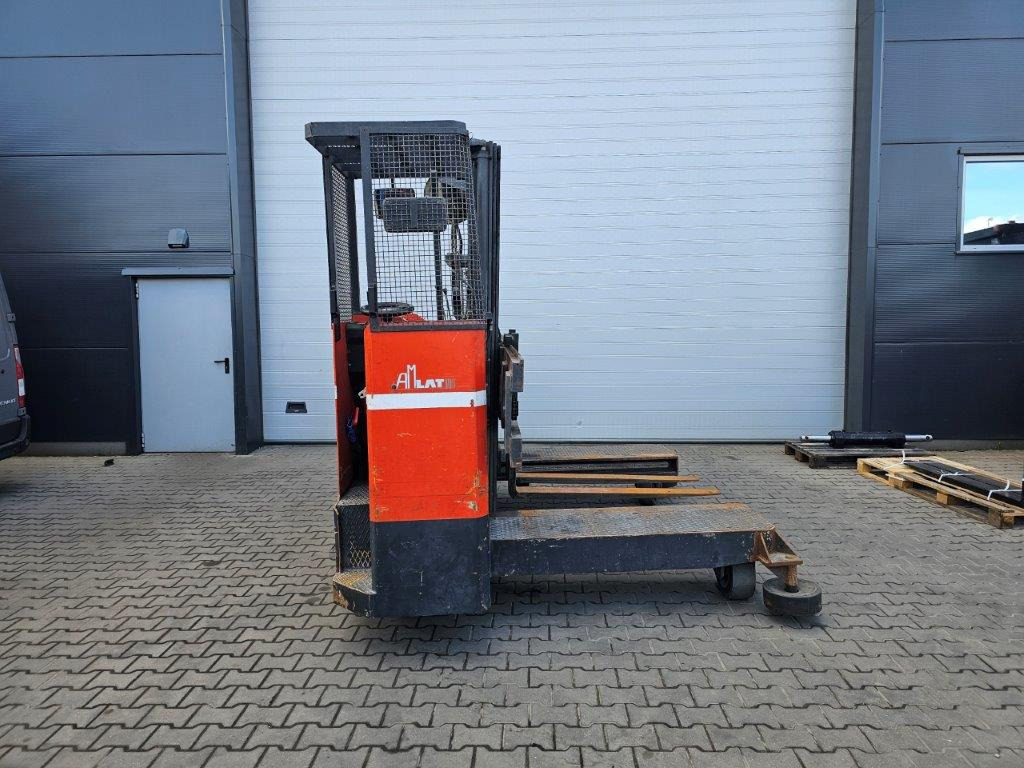 Amlat LT30-4V/140 - 4-way reach truck: picture 2 Amlat LT30-4V/140 - 4-way reach truck: picture 2