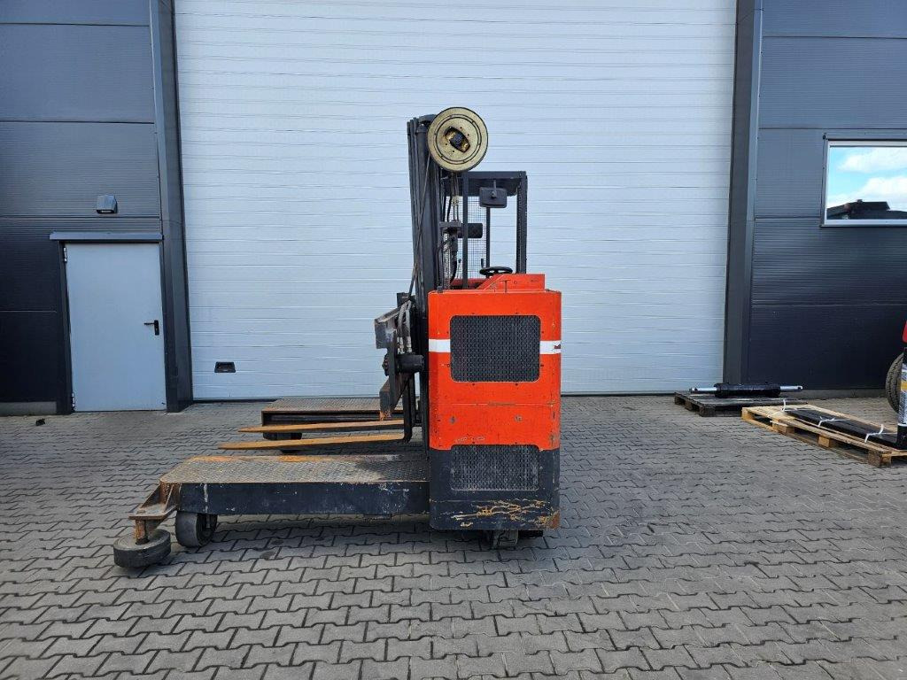 Amlat LT30-4V/140 - 4-way reach truck: picture 3 Amlat LT30-4V/140 - 4-way reach truck: picture 3