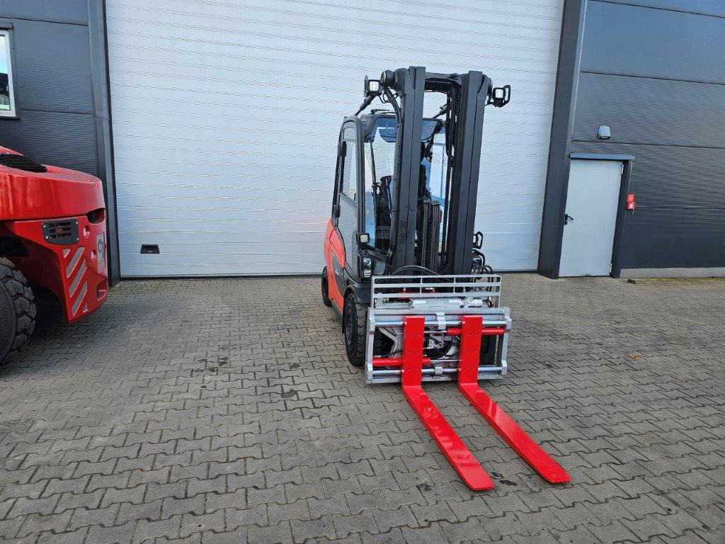 Linde H35D-01 - TRIPLEX - NEU MODEL - Diesel forklift: picture 4 Linde H35D-01 - TRIPLEX - NEU MODEL - Diesel forklift: picture 4