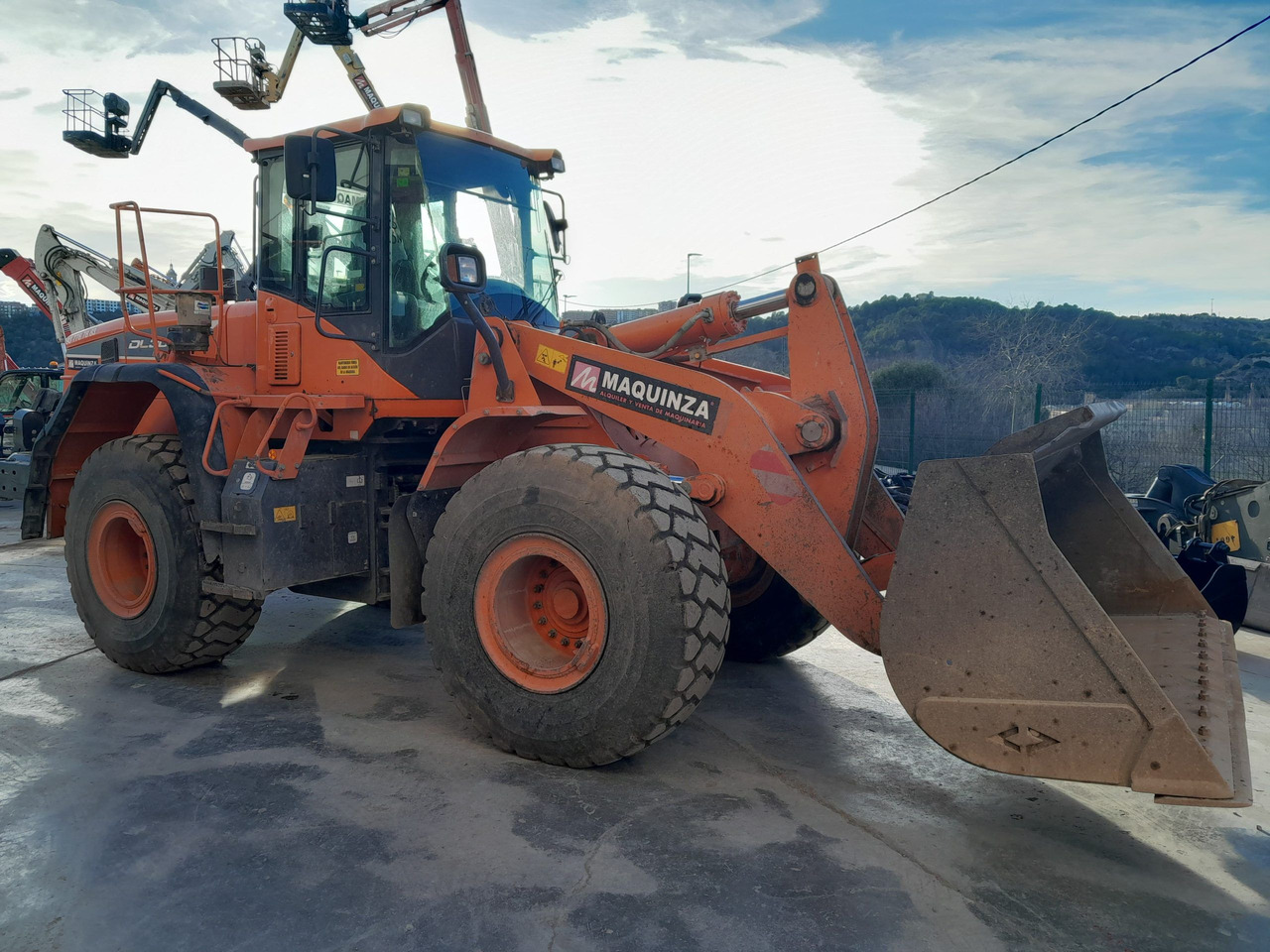 DOOSAN DL300 L/AUX - Wheel loader: picture 1 DOOSAN DL300 L/AUX - Wheel loader: picture 1
