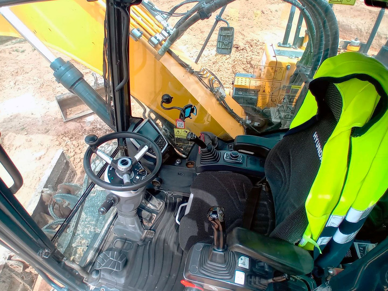 HYUNDAI HW180 - Wheel excavator: picture 3 HYUNDAI HW180 - Wheel excavator: picture 3