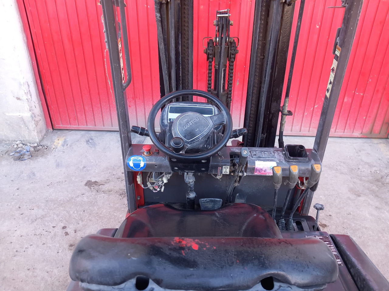 MANITOU ME318 48V - Electric forklift: picture 5 MANITOU ME318 48V - Electric forklift: picture 5