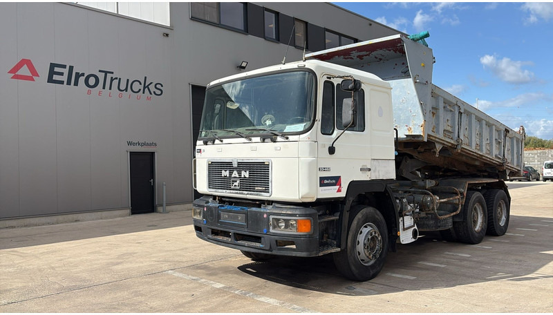 MAN 33.462 (MANUAL PUMP / POMPE MANUELLE / LAMES / GRAND PONT / 6 CYLINDER) - Tipper: picture 1 MAN 33.462 (MANUAL PUMP / POMPE MANUELLE / LAMES / GRAND PONT / 6 CYLINDER) - Tipper: picture 1