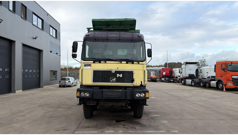 MAN 35.402 (8X8 / BIG AXLES / GRAND PONT / LAMES / STEEL SUSP. / 6 CYLINDER) - Tipper: picture 2 MAN 35.402 (8X8 / BIG AXLES / GRAND PONT / LAMES / STEEL SUSP. / 6 CYLINDER) - Tipper: picture 2