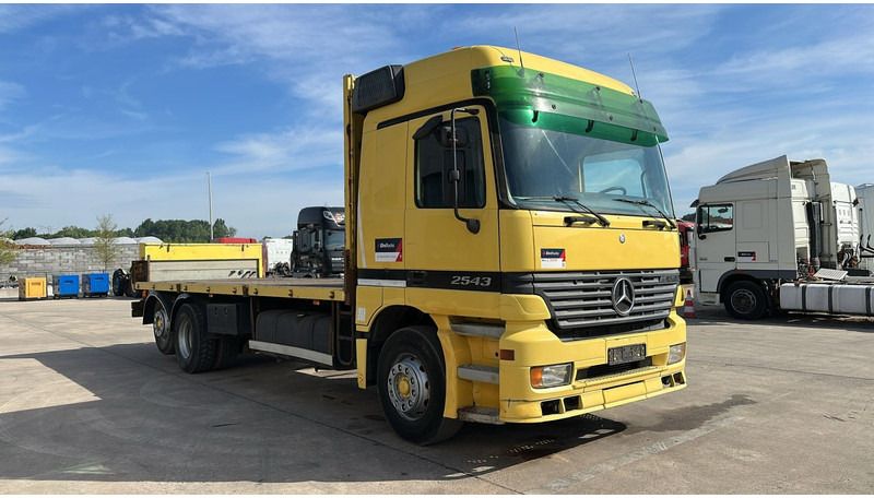 Mercedes-Benz ACTROS 2543 (EPS / 3 PEDALES / LAMES DEVANT / STEEL FRONT / PARFAIT ETAT !! / V6) - Dropside/ Flatbed truck: picture 2 Mercedes-Benz ACTROS 2543 (EPS / 3 PEDALES / LAMES DEVANT / STEEL FRONT / PARFAIT ETAT !! / V6) - Dropside/ Flatbed truck: picture 2