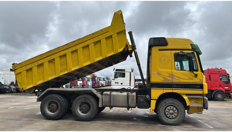 Mercedes-Benz ACTROS 2640 (EPS / LAMES / GRAND PONT / 6X4 / 3 PEDALES) - Tipper: picture 3 Mercedes-Benz ACTROS 2640 (EPS / LAMES / GRAND PONT / 6X4 / 3 PEDALES) - Tipper: picture 3