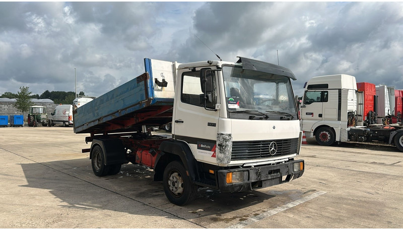 Mercedes-Benz SK 809 (POMPE MANUELLE / MANUAL PUMP / HELPER / AUXILAIRY / SPER / STEEL SUSP.) - Tipper: picture 5 Mercedes-Benz SK 809 (POMPE MANUELLE / MANUAL PUMP / HELPER / AUXILAIRY / SPER / STEEL SUSP.) - Tipper: picture 5