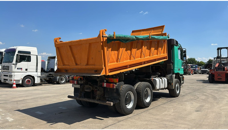 Mercedes-Benz actros 3340 (EPS / 6X6 / 3 PEDALES / LAMES / GRAND PONT / BIG AXLE / TRES PROPRE) - Tipper: picture 5 Mercedes-Benz actros 3340 (EPS / 6X6 / 3 PEDALES / LAMES / GRAND PONT / BIG AXLE / TRES PROPRE) - Tipper: picture 5
