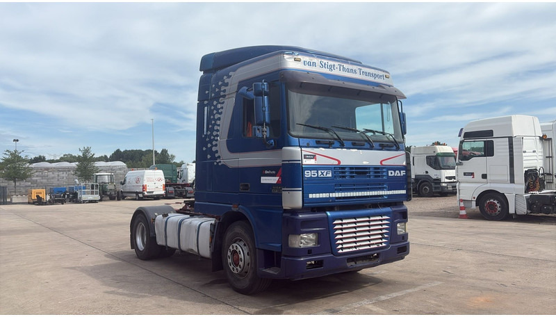 DAF 95 XF 380 (EURO 2 / BOITE MANUELLE / MANUAL GEARBOX / GOOD CONDITION) - Tractor unit: picture 3 DAF 95 XF 380 (EURO 2 / BOITE MANUELLE / MANUAL GEARBOX / GOOD CONDITION) - Tractor unit: picture 3