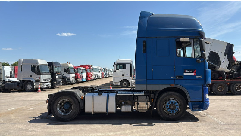 DAF XF 105.460 (BOITE MANUELLE / MANUAL GEARBOX) - Tractor unit: picture 2 DAF XF 105.460 (BOITE MANUELLE / MANUAL GEARBOX) - Tractor unit: picture 2