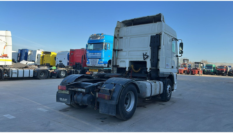 DAF XF 95.380 (EURO 2 / POMPE MANUELLE / MANUAL PUMP / BOITE MANUELLE / MANUAL GEARBOX) - Tractor unit: picture 5 DAF XF 95.380 (EURO 2 / POMPE MANUELLE / MANUAL PUMP / BOITE MANUELLE / MANUAL GEARBOX) - Tractor unit: picture 5