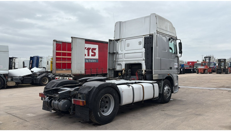 DAF XF 95.480 (EURO 3 / MANUAL GEARBOX / BOITE MANUELLE) - Tractor unit: picture 5 DAF XF 95.480 (EURO 3 / MANUAL GEARBOX / BOITE MANUELLE) - Tractor unit: picture 5