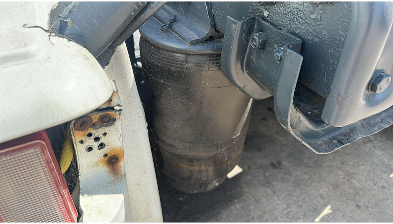 Tractor unit Scania 124-470 (MANUAL GEARBOX / BOITE MANUELLE / PDE): picture 11 Tractor unit Scania 124-470 (MANUAL GEARBOX / BOITE MANUELLE / PDE): picture 11