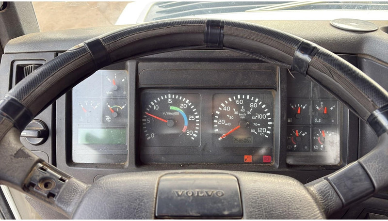 Cab chassis truck Volvo FL 220 (BELGIAN TRUCK / CAMION BELGE / MANUAL GEARBOX): picture 18 Cab chassis truck Volvo FL 220 (BELGIAN TRUCK / CAMION BELGE / MANUAL GEARBOX): picture 18