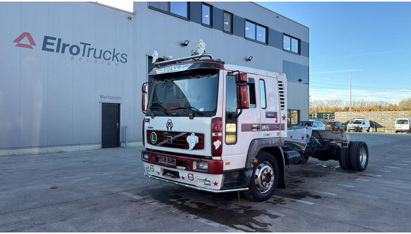 Volvo FL 6 - 220 (MANUAL GEARBOX / BOITE MANUELLE / 8 TONNES) - Cab chassis truck: picture 1 Volvo FL 6 - 220 (MANUAL GEARBOX / BOITE MANUELLE / 8 TONNES) - Cab chassis truck: picture 1