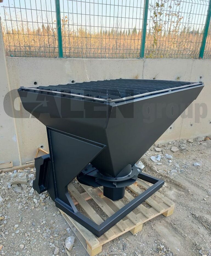 New Sand/ Salt spreader Bobcat Salt/Sand Spreader: picture 7 New Sand/ Salt spreader Bobcat Salt/Sand Spreader: picture 7