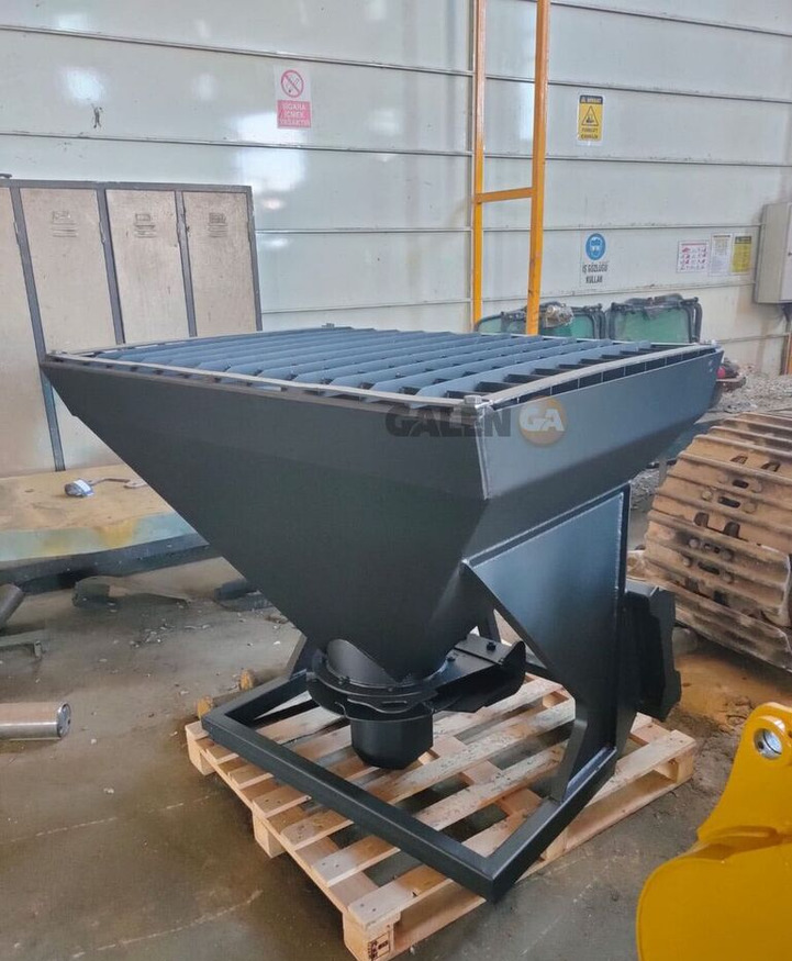 Bobcat Salt/Sand Spreader - Sand/ Salt spreader: picture 4 Bobcat Salt/Sand Spreader - Sand/ Salt spreader: picture 4