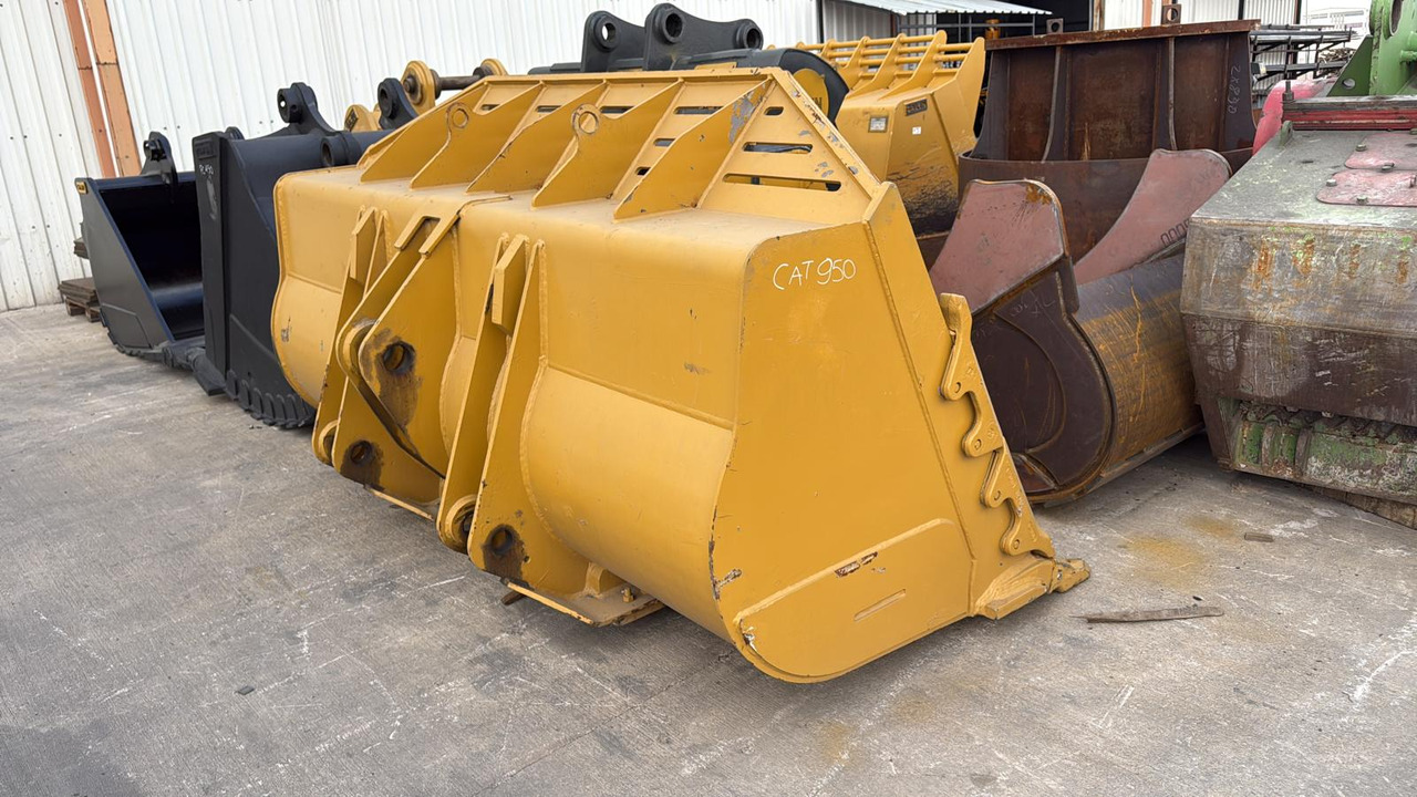 CAT 966 Rock Bucket - Wheel loader: picture 2 CAT 966 Rock Bucket - Wheel loader: picture 2