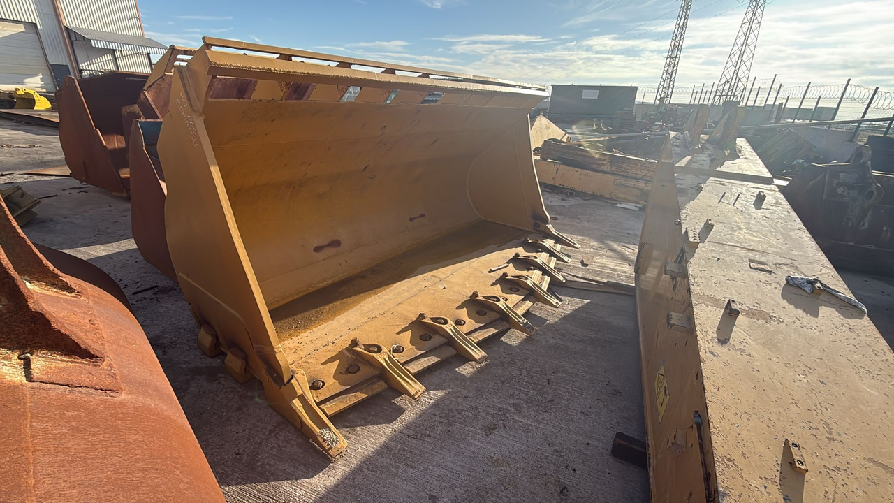 KOMATSU WA500 Rock Bucket from STOCK - Loader bucket: picture 1 KOMATSU WA500 Rock Bucket from STOCK - Loader bucket: picture 1