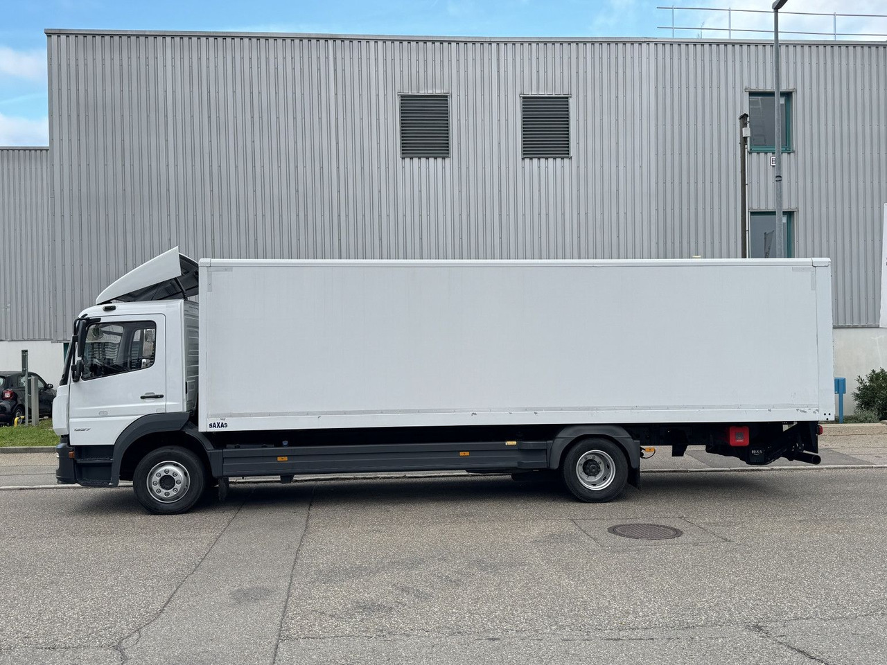 Mercedes-Benz Atego 1227L Koffer 8m LBW Klima Diff. Sperre - Box truck: picture 4 Mercedes-Benz Atego 1227L Koffer 8m LBW Klima Diff. Sperre - Box truck: picture 4